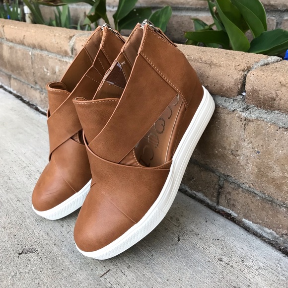 PRICE FIRM ▪️NO OFFERS “Maya” Cutout wedge sneaker - Picture 4 of 8